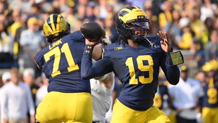 Michigan climbs back into AP college football poll
