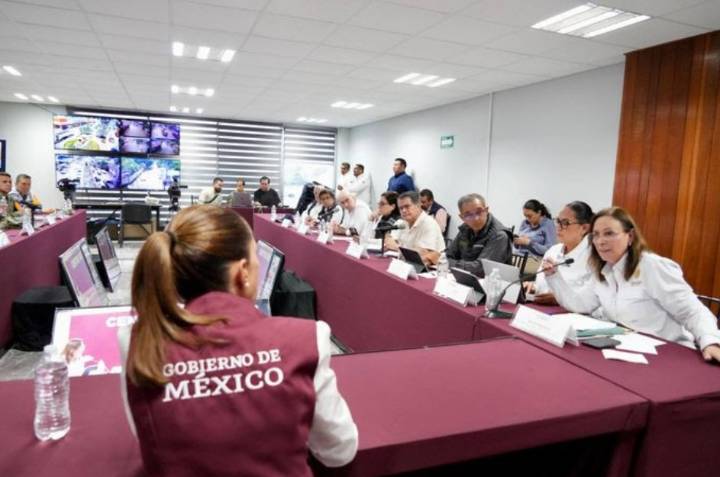 Claudia Sheinbaum supervisa entrega de ayuda humanitaria en Poza Rica tras lluvias