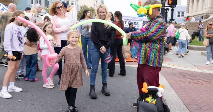 Despite bad weather threat, crowds enjoy Ocean City's Fall Block Party