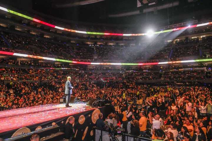 Empleados denuncian presiones en fiesta de Ricardo Salinas Pliego