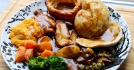 American orders traditional British Sunday roast and issues unexpected verdict