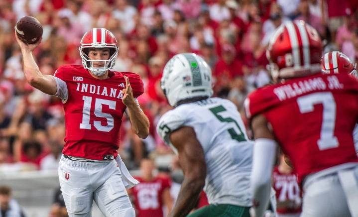 Deadspin | Fernando Mendoza throws for 4 TDs as No. 3 Indiana beats Michigan State