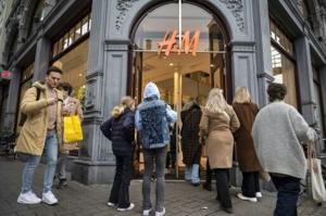 Stung by high costs, Dutch board ‘shopbus’ to cheaper Germany