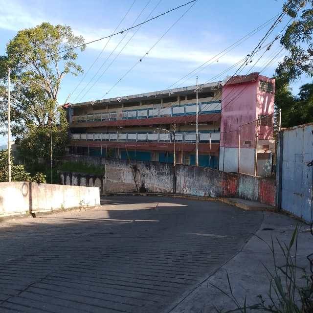 Padres denuncian paralización de actividades escolares por explosión de transformador en Guaremal