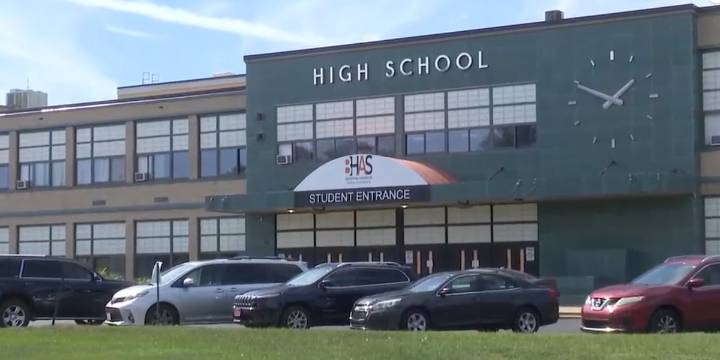 Virtual teacher for Benton Harbor Area Schools resigns over requests to move to Benton Harbor