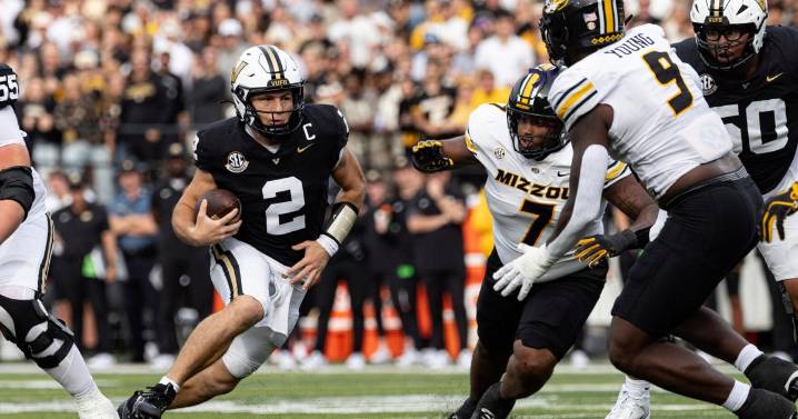 No. 10 Vanderbilt edges No. 15 Missouri for Commodores' best start since 1941
