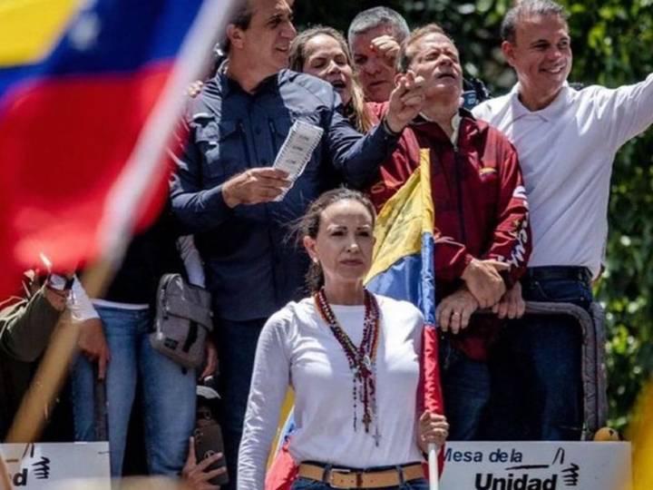 María Corina Machado dice que podrá recoger el Nobel en Oslo si Maduro deja el poder