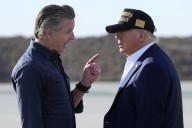 Gavin Newsom se mofa del sobrepeso de Donald Trump y sugiere que debería irse por eso