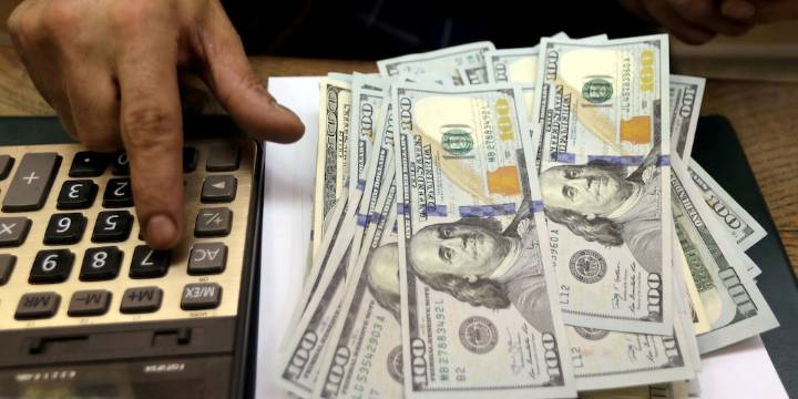 El dólar se mantuvo estable en un mercado con bajo volumen de operaciones