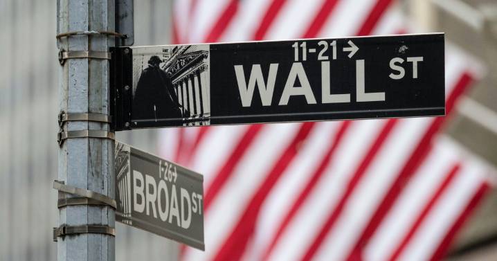 Fears of an AI bubble are growing, but some on Wall Street aren't worried just yet