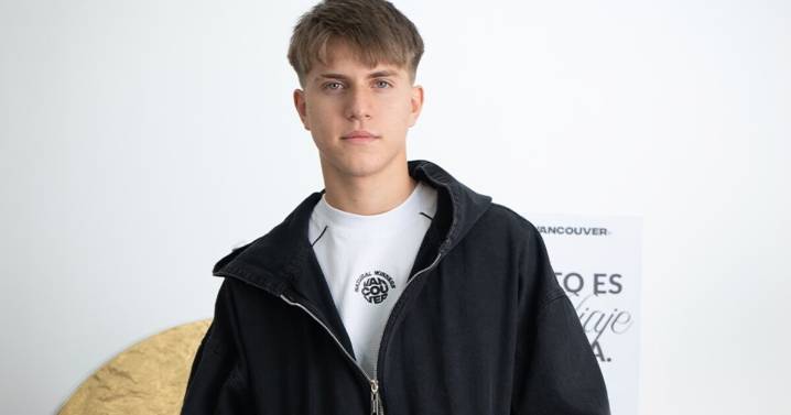 Valentino López debutó como modelo y sorprendió con una producción urbana junto a su novia Carola Sánchez Aloe