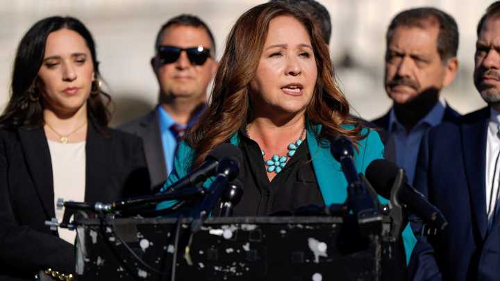 Kris Mayes delays threatened lawsuit on Adelita Grijalva swearing