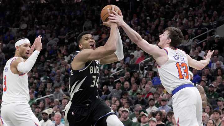 Bucks, Knicks engaged in trade talks for Giannis Antetokounmpo, per report