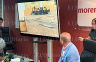 Toman estudiantes clases bajo carpas y sobre tierra en Juárez