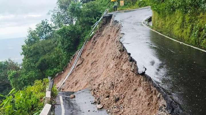 Mamata opens 24/7 control room, to visit Darjeeling tomorrow as toll crosses 14