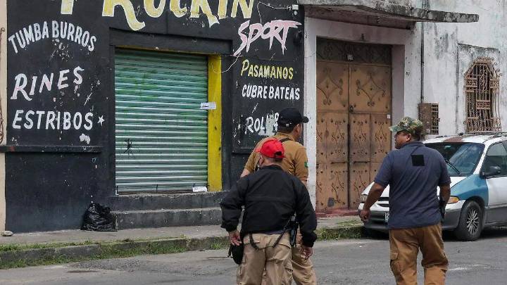 Operativo en la 46 Poniente: Fiscalía de Puebla asegura algunos locales