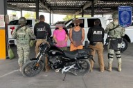 Arrestan a pareja por manejar una motocicleta Vento robada