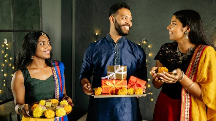Diwali 2025 credit card offers: How to enjoy the deals without falling into debt