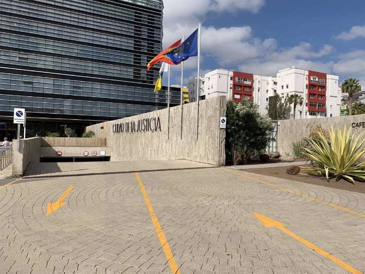 Dejan en libertad al médico acusado de abusos sexuales a dos pacientes en Canarias: no descartan más víctimas