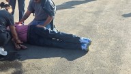 Hombre cae de camión de la ruta Dalias en movimiento y termina con grave lesión en el cráneo