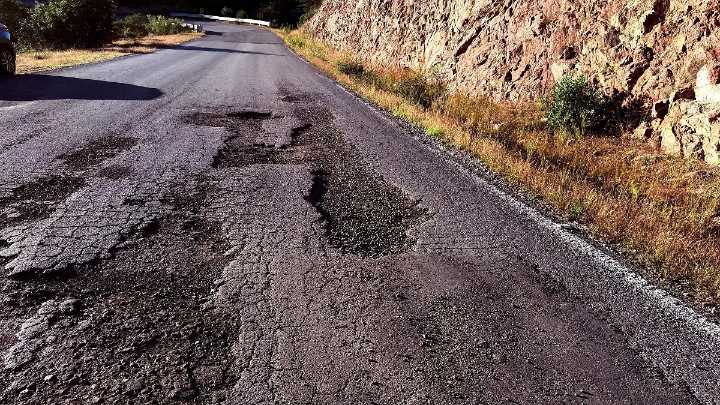 Instan a exigir la reparación de carreteras federales afectadas por falta de mantenimiento