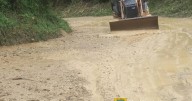 Caldas: Alcaldía dice que no aparecen $8 mil millones, reactivó obra; luego de 30 años pavimentan vías, y más