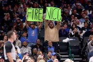 Mavericks fans resume 'Fire Nico' chants after loss to Wizards