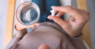 FDA aprueba nueva píldora abortiva genérica; conservadores alzan voces de indignación