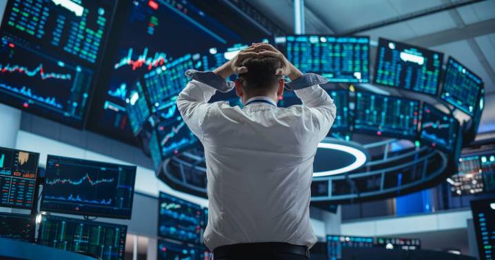 Alien Ship 3I/ATLAS nearly here and will cause 'stock market crash' if it veers from sun