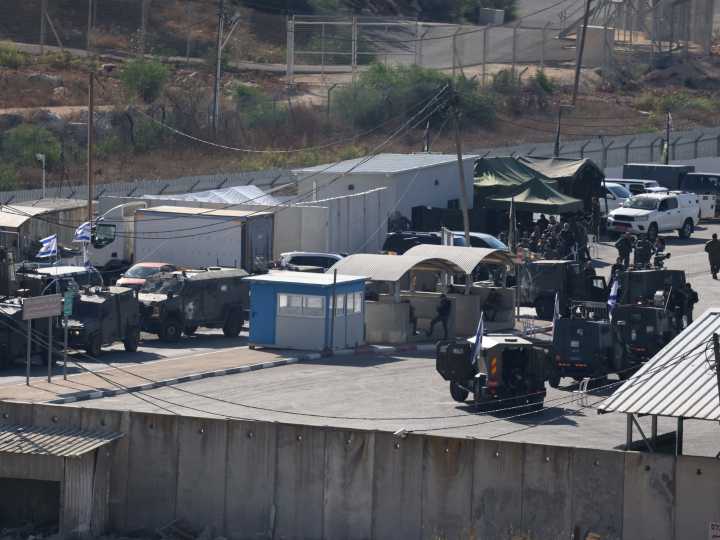 Tregua en Gaza: ya salen micros de la Cruz Roja con prisioneros palestinos liberados de una cárcel israelí