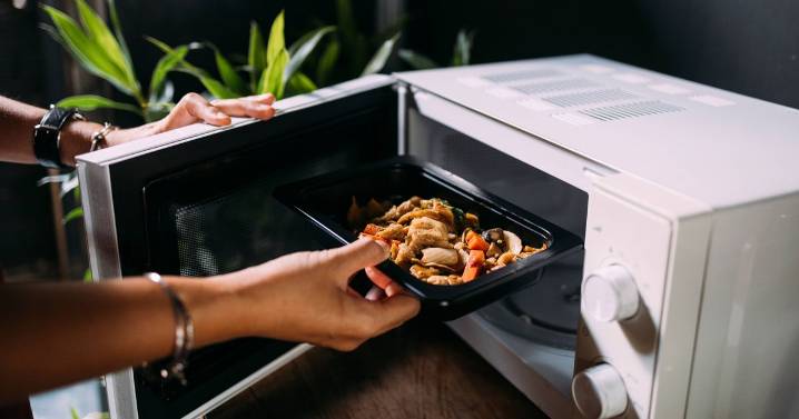Chef shares button on microwave that will produce the best results