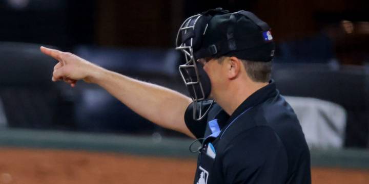 Do intentional walks in playoffs have a big effect?