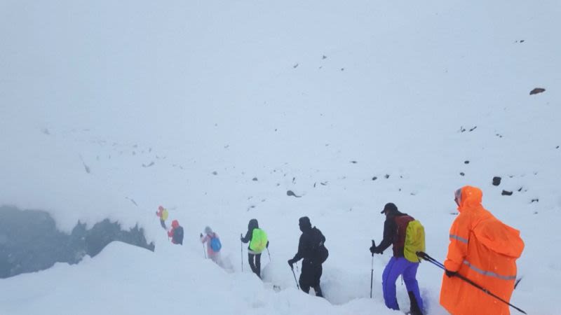 Cientos de excursionistas son rescatados del monte Everest