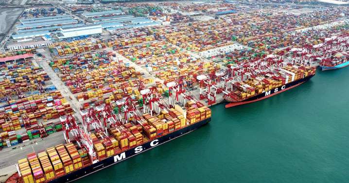 Las exportaciones de China a EEUU caen en septiembre, los envíos globales suben a máximo en 6 meses