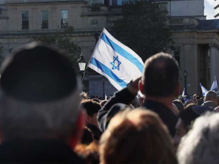 UK: Jews gather to mark 2 years of Hamas attack on Israel