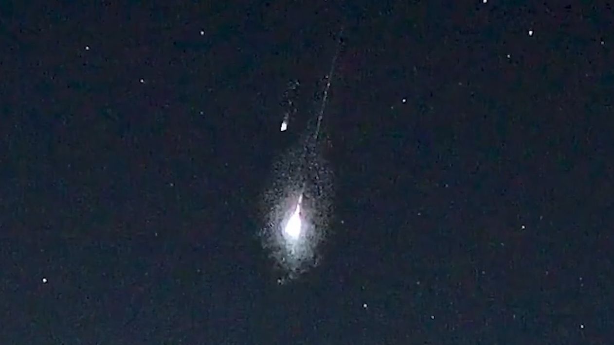 When is a 'double fireball' not a 'double fireball'? Wild meteor videos explained by a trick of the light