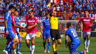 Tras un error personal: Mira la expulsión de Charles Aránguiz ante Palestino y que lo deja fuera del clásico universitario Doble amarilla para el volante azul.