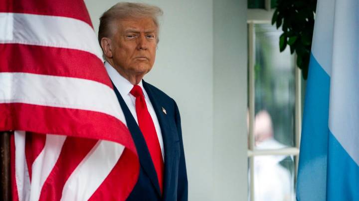 Trump amenaza con acabar con ayudas tras cierre de gobierno