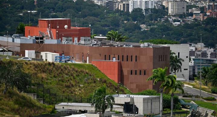 Venezuela alerta a Estados Unidos de plan para poner “explosivos letales” en su embajada en Caracas 