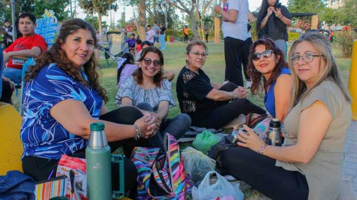 Chimbas celebró a las madres con un evento que reunió a emprendedores, artesanos y artistas