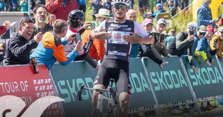 Isaac del Toro suma su decimoquinta victoria de la temporada al ganar el Gran Piemonte