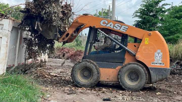 URBASER Y ALCALDÍA INTERVIENEN BASURERO IRREGULAR EN LA PRADERA