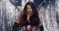 Así desfiló Adriana Lima en el Victoria’s Secret Fashion Show 2025