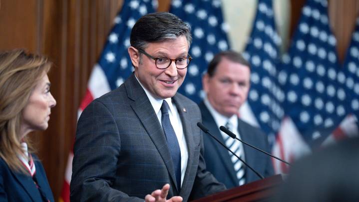 Senate rejects bills to pay federal workers during government shutdown