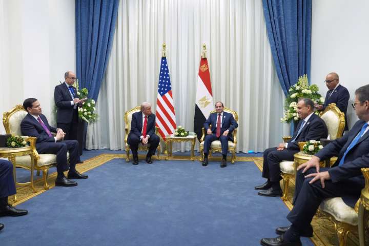 World leaders gathering in Egypt throw their weight behind the Gaza ceasefire deal