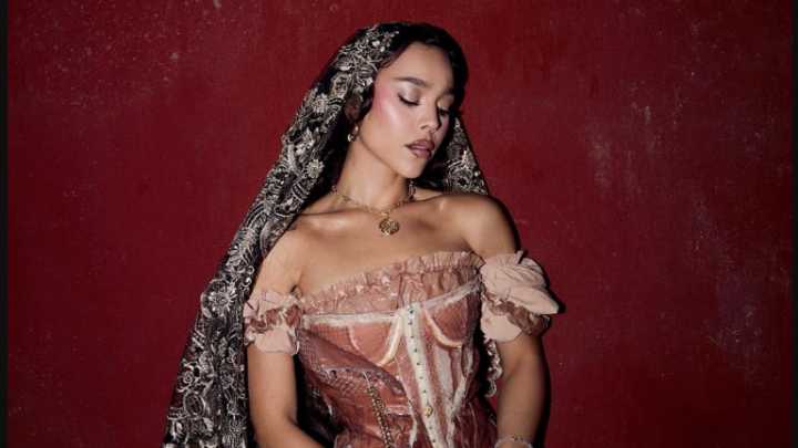 Brinda Danna un homenaje al arte mexicano