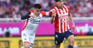Las Chivas golean al Atlas y se llevan el derbi tapatío de México