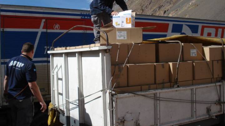 Camionero cayó en el paso a Chile: llevaba fuegos artificiales, anabólicos y cigarrillos de contrabando