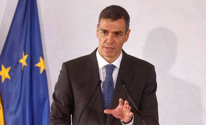 Sánchez propone incluir el aborto en la Constitución para evitar que el PP y Vox puedan ponerlo en riesgo