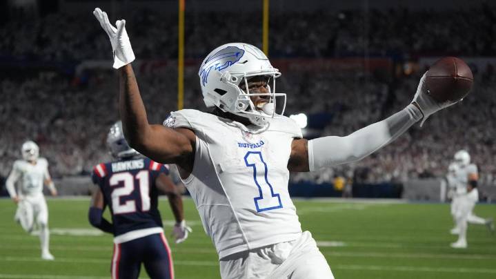Sunday Night Lights: Bills, Patriots renew rivalry in prime time